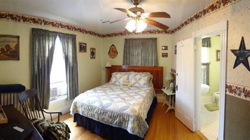 The Young House Bed And Breakfast Millinocket Exterior foto