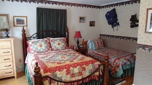 The Young House Bed And Breakfast Millinocket Exterior foto