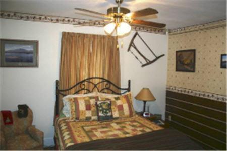 The Young House Bed And Breakfast Millinocket Habitación foto